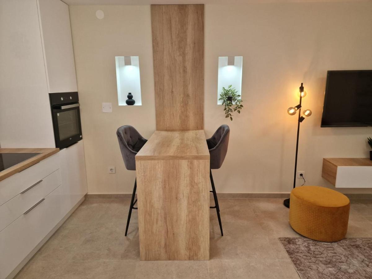 Studio Apartment Mare With Private Garden And Jacuzzi Vinkuran Esterno foto