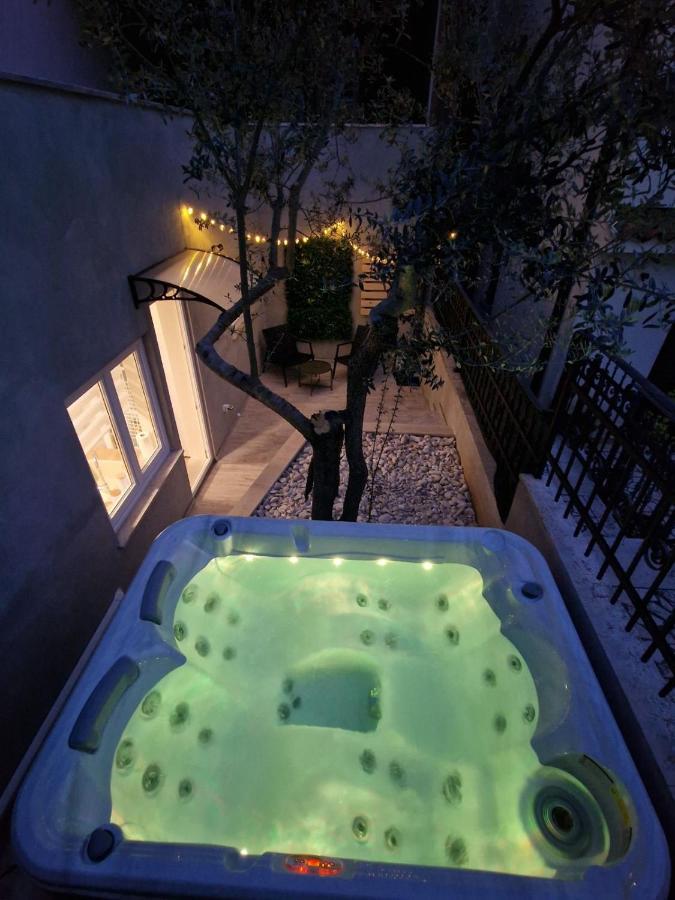 Studio Apartment Mare With Private Garden And Jacuzzi Vinkuran Esterno foto